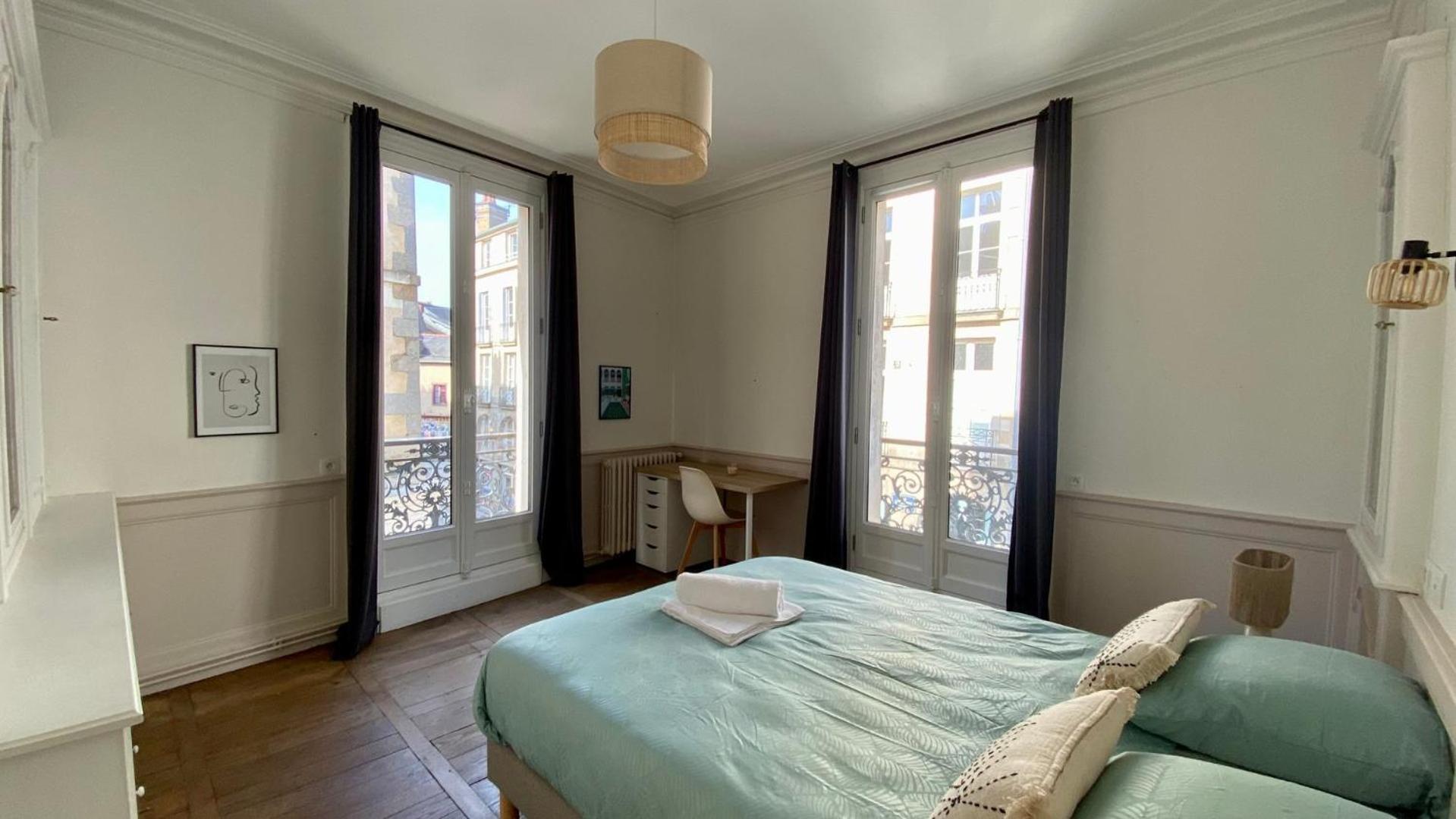 Spacieux Pour 10 Personnes Au Coeur De Rennes Exterior photo